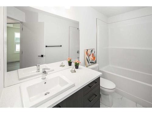 130-2117 81 Street, Calgary, AB - Indoor Photo Showing Bathroom