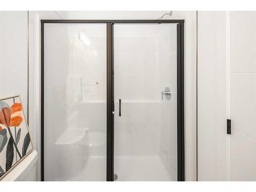 130-2117 81 Street, Calgary, AB - Indoor Photo Showing Bathroom