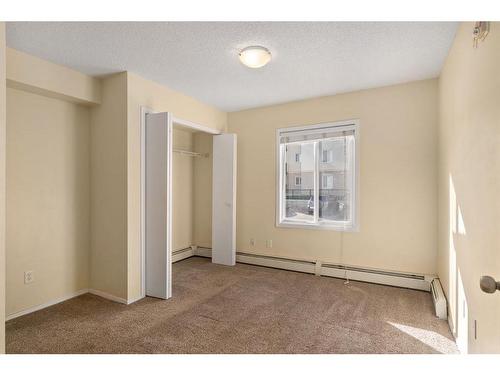 6102-304 Mackenzie Way Sw, Airdrie, AB - Indoor Photo Showing Other Room