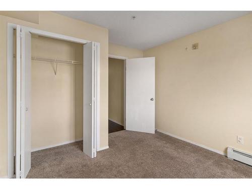 6102-304 Mackenzie Way Sw, Airdrie, AB - Indoor Photo Showing Other Room