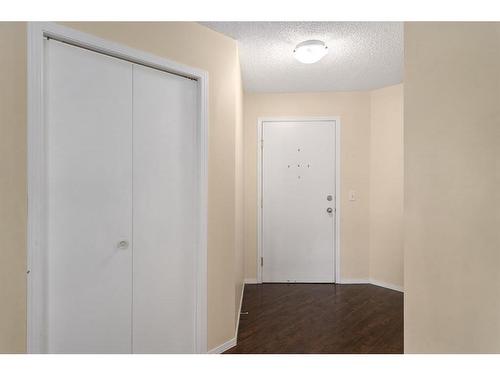 6102-304 Mackenzie Way Sw, Airdrie, AB - Indoor Photo Showing Other Room