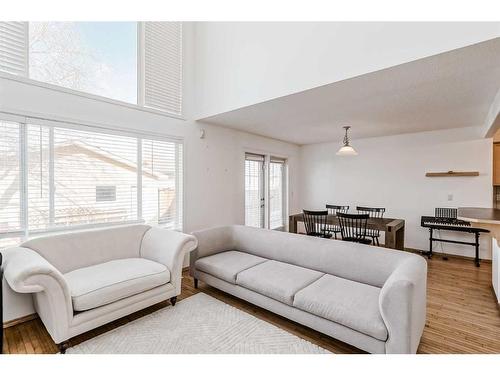 89 Cramond Crescent Se, Calgary, AB - Indoor Photo Showing Living Room