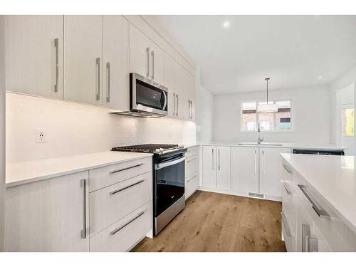 233 & 237, 225 & 229 Creekside Drive Sw, Calgary, AB - Indoor Photo Showing Kitchen With Upgraded Kitchen