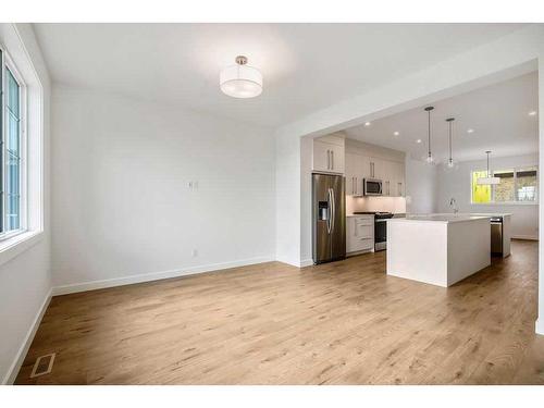 233 & 237, 225 & 229 Creekside Drive Sw, Calgary, AB - Indoor Photo Showing Kitchen With Upgraded Kitchen