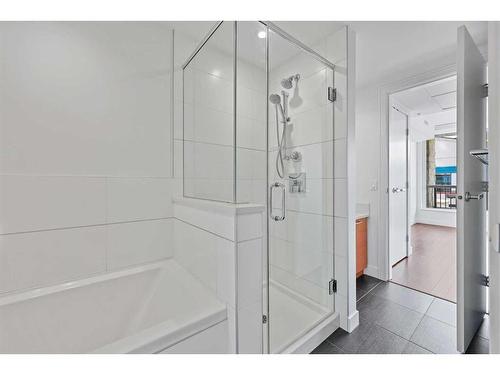 354-222 Riverfront Avenue Sw, Calgary, AB - Indoor Photo Showing Bathroom