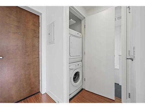 354-222 Riverfront Avenue Sw, Calgary, AB - Indoor Photo Showing Laundry Room