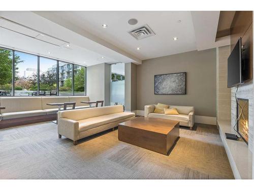 354-222 Riverfront Avenue Sw, Calgary, AB - Indoor