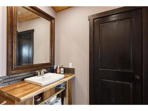 216 Cottageclub Crescent, Rural Rocky View County, AB - Indoor Photo Showing Bathroom