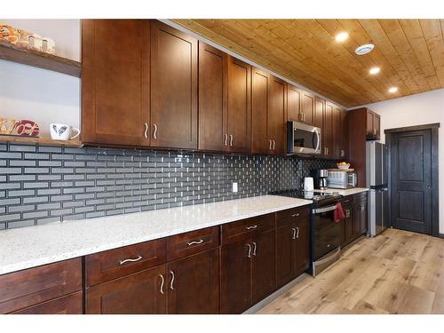 216 Cottageclub Crescent, Rural Rocky View County, AB - Indoor Photo Showing Kitchen