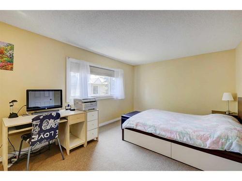 106 Woodborough Terrace Sw, Calgary, AB - Indoor Photo Showing Bedroom