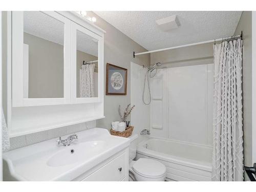 132-999 Canyon Meadows Drive Sw, Calgary, AB - Indoor Photo Showing Bathroom