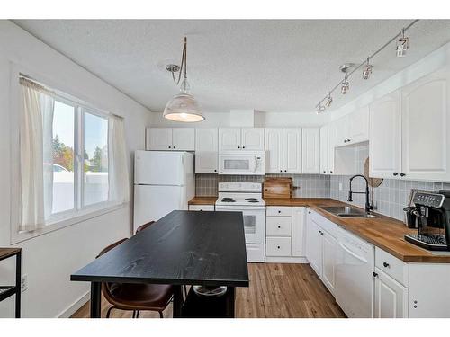 132-999 Canyon Meadows Drive Sw, Calgary, AB - Indoor Photo Showing Kitchen With Double Sink