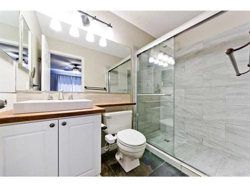 1026 Harvest Hills Drive Ne, Calgary, AB - Indoor Photo Showing Bathroom