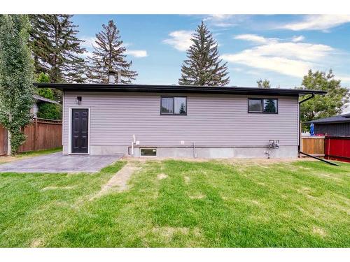 63 Fenton Road Se, Calgary, AB - Outdoor