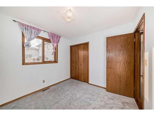 2123 24 Avenue Ne, Calgary, AB - Indoor Photo Showing Other Room