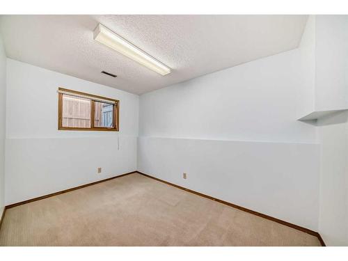 2123 24 Avenue Ne, Calgary, AB - Indoor Photo Showing Other Room