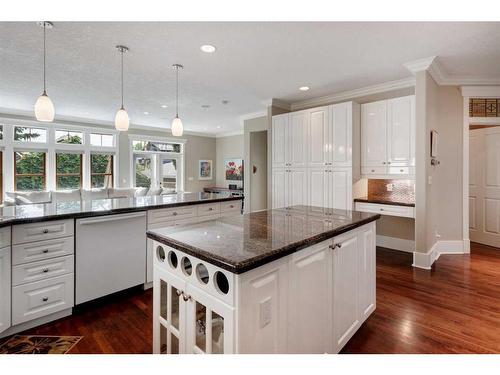 1735 31 Avenue Sw, Calgary, AB - Indoor Photo Showing Kitchen With Upgraded Kitchen