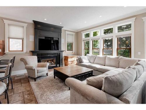 1735 31 Avenue Sw, Calgary, AB - Indoor Photo Showing Living Room With Fireplace