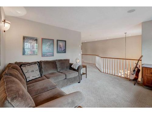 1735 31 Avenue Sw, Calgary, AB - Indoor Photo Showing Living Room