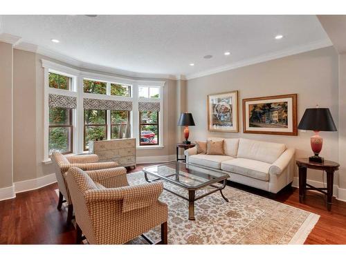 1735 31 Avenue Sw, Calgary, AB - Indoor Photo Showing Living Room