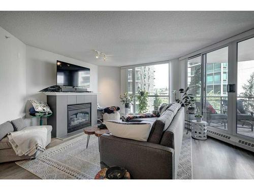 401-804 3 Avenue Sw, Calgary, AB - Indoor Photo Showing Living Room With Fireplace