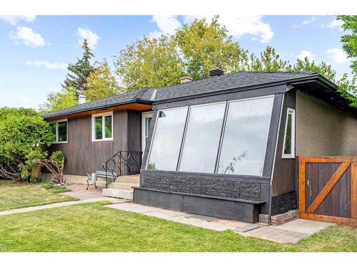 4832 Worcester Drive Sw, Calgary, AB - Outdoor With Exterior