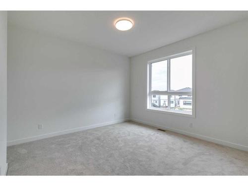 68 Silverton Glen Green Sw, Calgary, AB - Indoor Photo Showing Kitchen