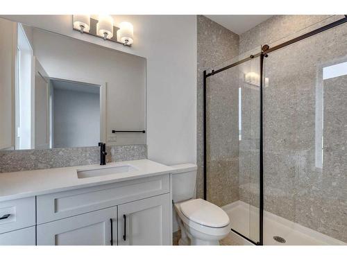 68 Silverton Glen Green Sw, Calgary, AB - Indoor Photo Showing Bathroom