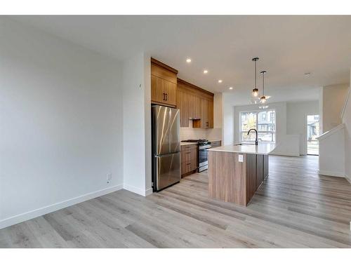 68 Silverton Glen Green Sw, Calgary, AB - Indoor Photo Showing Kitchen