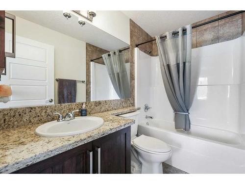 7611 36 Avenue Nw, Calgary, AB - Indoor Photo Showing Bathroom