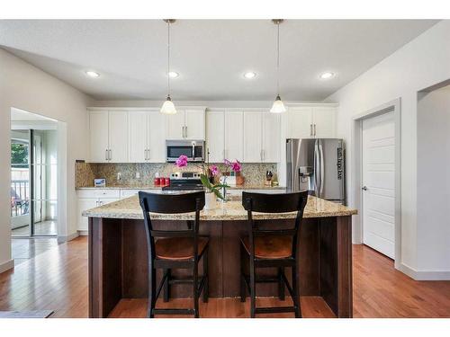 7611 36 Avenue Nw, Calgary, AB - Indoor Photo Showing Kitchen With Stainless Steel Kitchen With Upgraded Kitchen