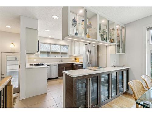 2844 63 Avenue Sw, Calgary, AB - Indoor Photo Showing Kitchen