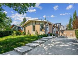 2844 63 Avenue SW Calgary, AB T3E 5J9