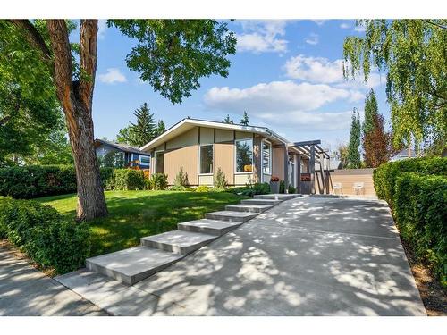 2844 63 Avenue Sw, Calgary, AB - Outdoor