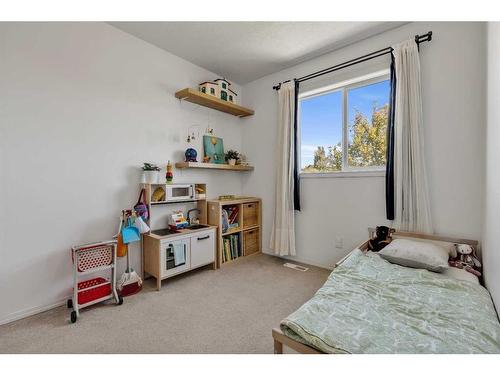 91 Covepark Rise Ne, Calgary, AB - Indoor Photo Showing Bedroom