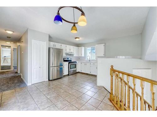 42 Hunterhorn Crescent Ne, Calgary, AB - Indoor Photo Showing Kitchen