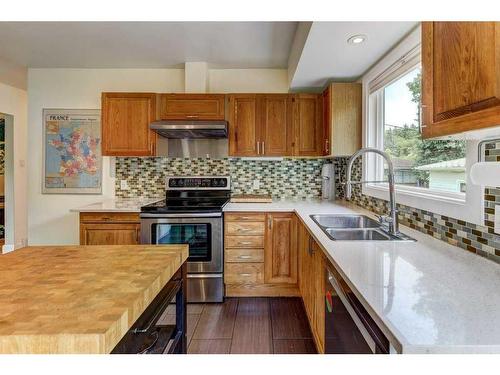 1016 24 Street Nw, Calgary, AB - Indoor Photo Showing Kitchen With Double Sink