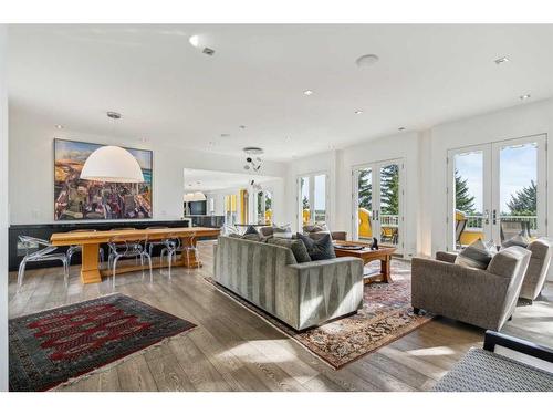 16 Patterson Mews Sw, Calgary, AB - Indoor Photo Showing Living Room