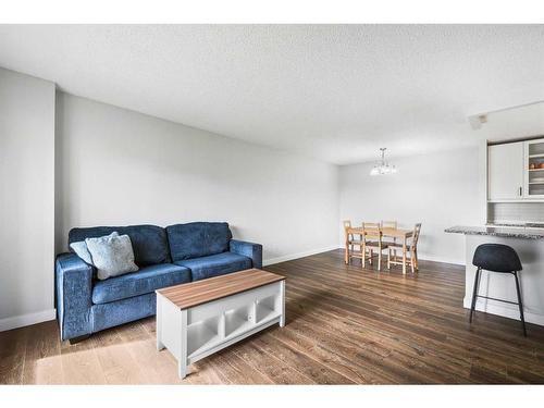 410-111 14 Avenue Se, Calgary, AB - Indoor Photo Showing Living Room