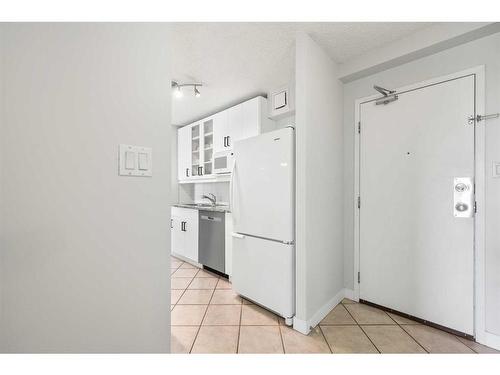 410-111 14 Avenue Se, Calgary, AB - Indoor Photo Showing Kitchen