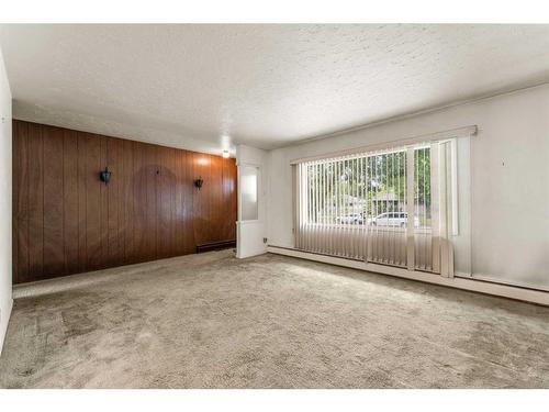 942 40 Avenue Nw, Calgary, AB - Indoor Photo Showing Other Room