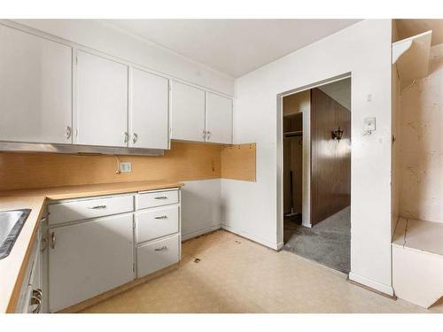 942 40 Avenue Nw, Calgary, AB - Indoor Photo Showing Kitchen