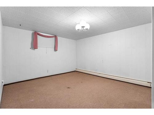 942 40 Avenue Nw, Calgary, AB - Indoor Photo Showing Other Room