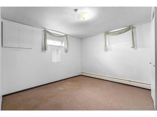 942 40 Avenue Nw, Calgary, AB - Indoor Photo Showing Other Room