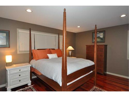 1217 18 Avenue Nw, Calgary, AB - Indoor Photo Showing Bedroom