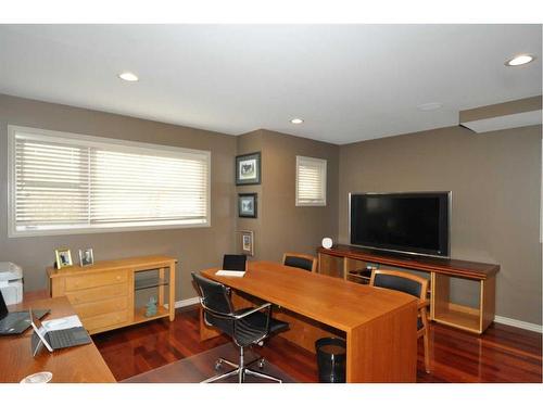 1217 18 Avenue Nw, Calgary, AB - Indoor Photo Showing Bedroom