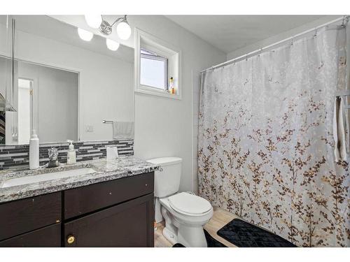 119 Taravista Drive Ne, Calgary, AB - Indoor Photo Showing Bathroom