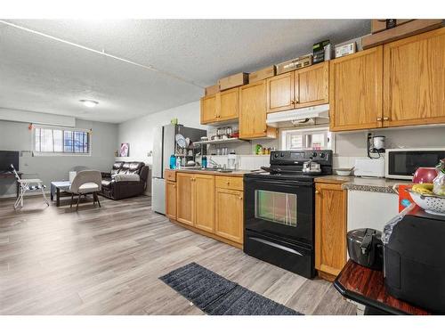 119 Taravista Drive Ne, Calgary, AB - Indoor Photo Showing Kitchen