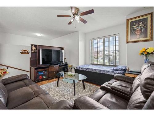 119 Taravista Drive Ne, Calgary, AB - Indoor Photo Showing Living Room