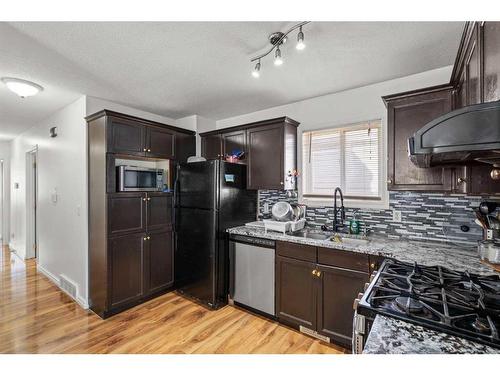 119 Taravista Drive Ne, Calgary, AB - Indoor Photo Showing Kitchen